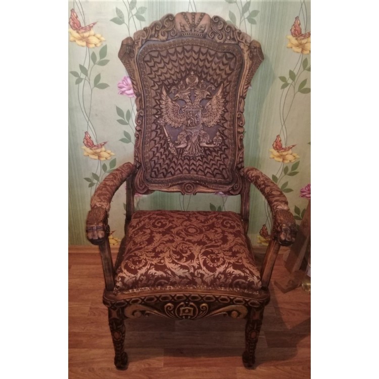 Дубовое кресло-трон.